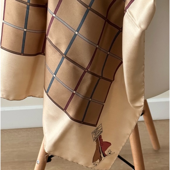 Burberry Scarf Beige Silk Nova - Picture 5 of 7